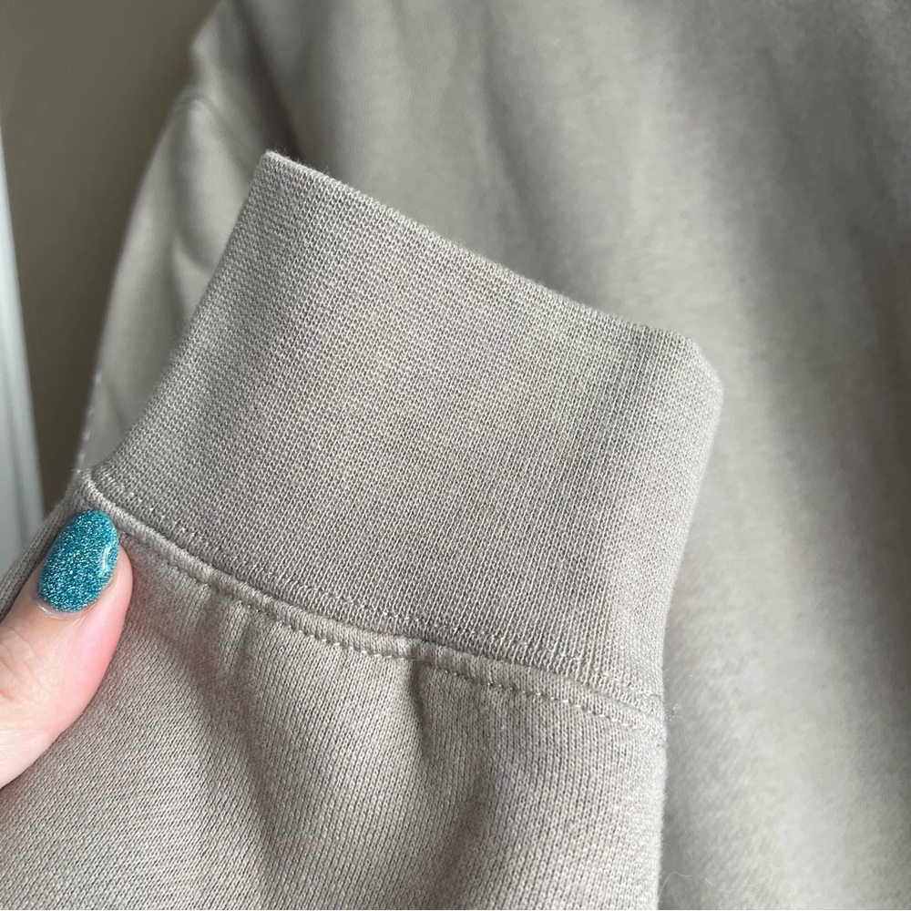 Taylor Swift The Tortured Poets Department Beige Crewneck - Size Medium - Picture 6 of 8